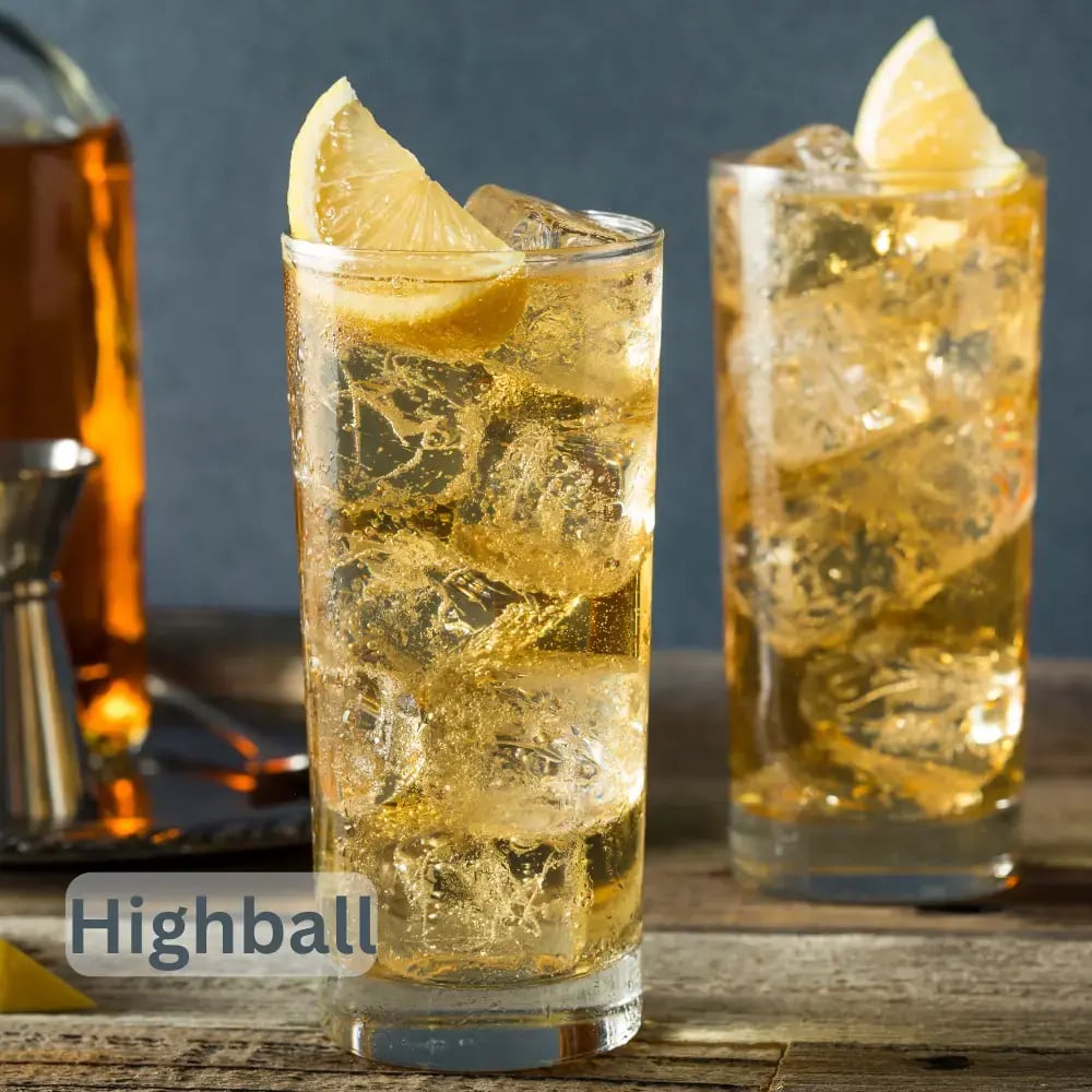 2 glasses of Highball whisky cocktails